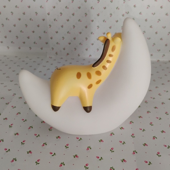 Baby /  Infant Giraffe Asleep on Moon and Stars Night Light - Battery Operated - Picture 5 of 7